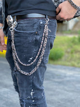 Load image into Gallery viewer, a&amp;g-rock-fleur-de-lis-cylinder-wallet-chain-model
