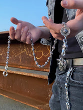 Load image into Gallery viewer, a&amp;g-rock-fleur-de-lis-beaded-wallet-chain-model
