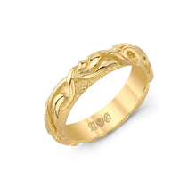 Load image into Gallery viewer, Celtic 14K Yellow Gold Band
